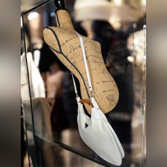 Vintage White Prada Leather Cleo Women's Bag - Picture 9 of 13